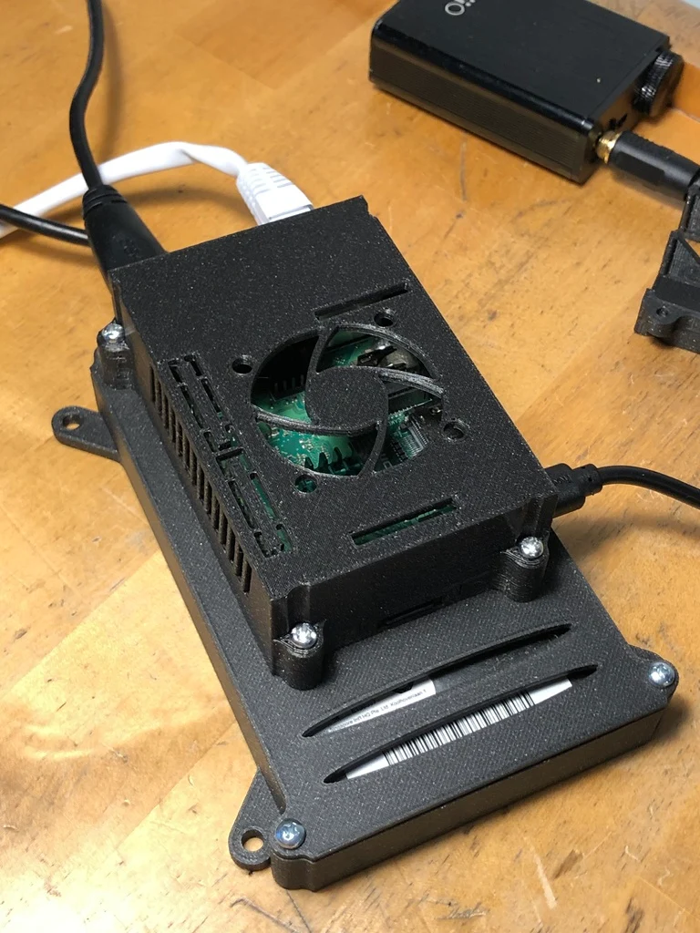 Raspberry Pi 3 - Boîtier avec ventilateur sur le dessus