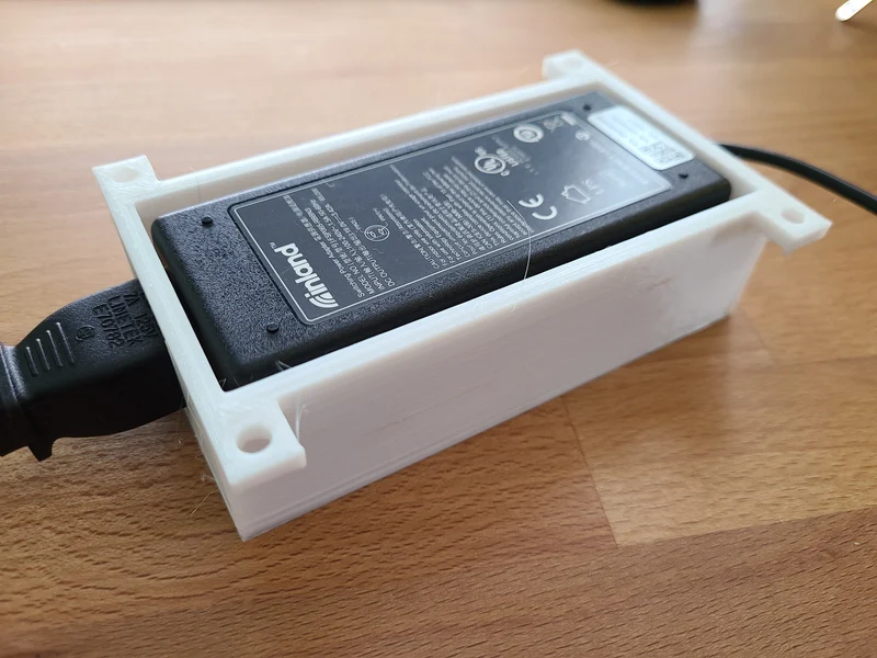 Support sous le bureau pour l'alimentation de l'ordinateur portable