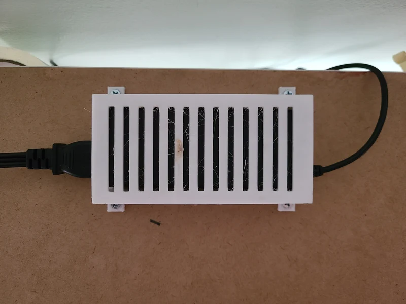 Support sous le bureau pour l'alimentation de l'ordinateur portable
