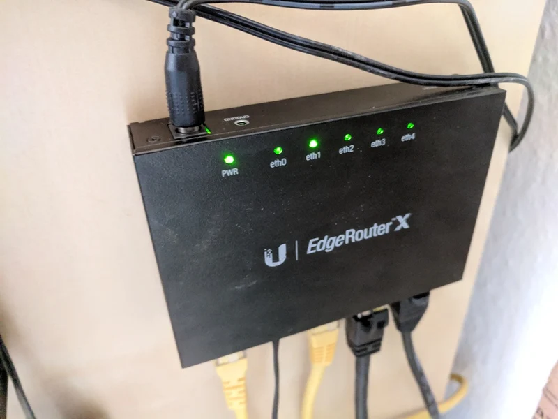 Support de montage mural Ubiquiti Edgerouter X