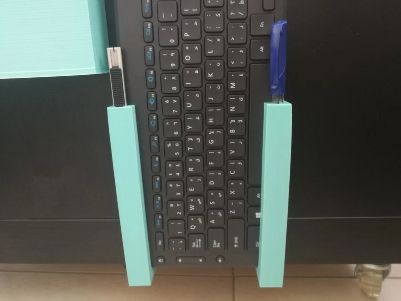 Support de clavier à monter sur une table basse