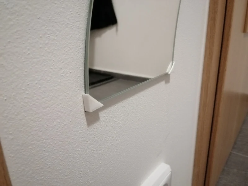 Montage simple du miroir pour le coin