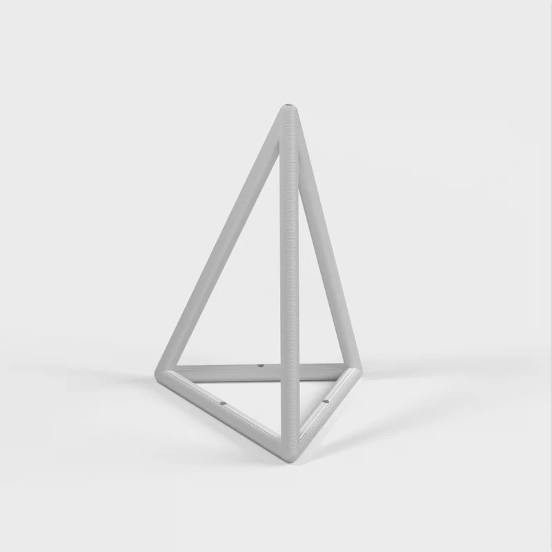 Cadre pyramidal triangulaire régulier