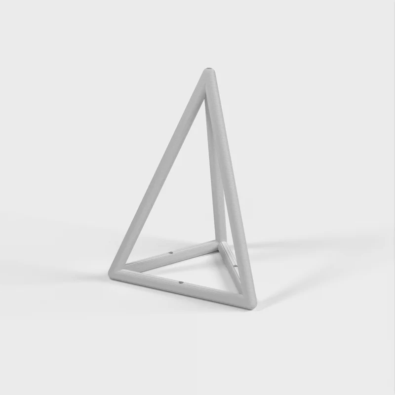 Cadre pyramidal triangulaire régulier