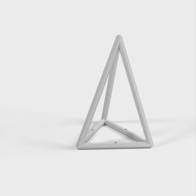 Cadre pyramidal triangulaire régulier