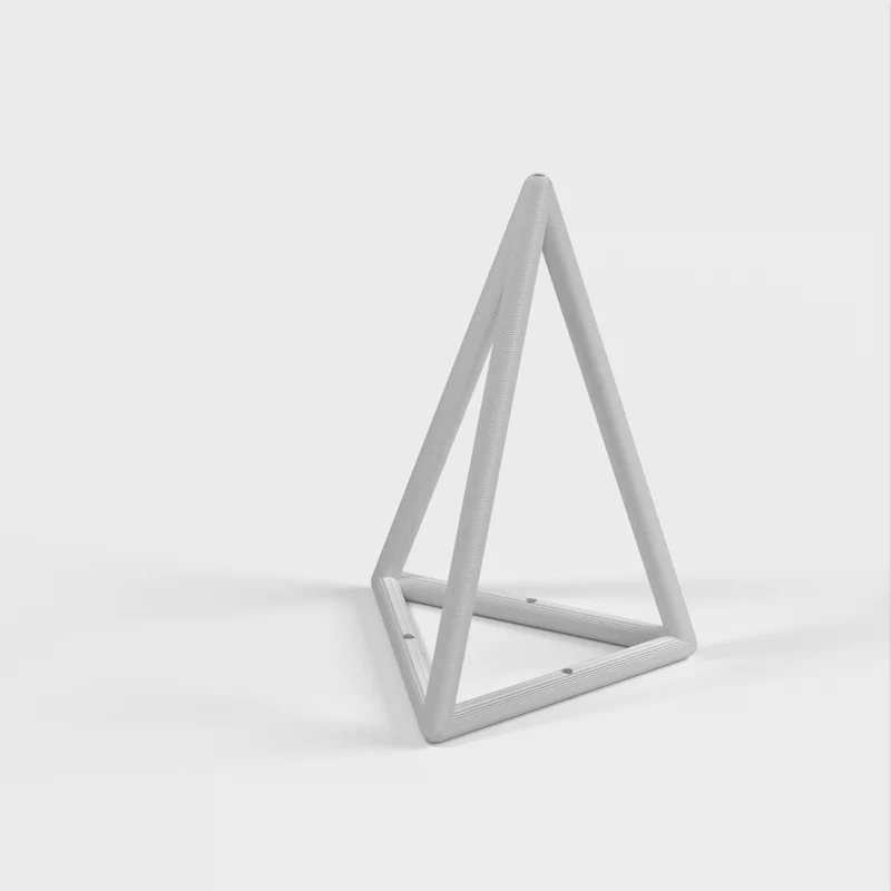 Cadre pyramidal triangulaire régulier