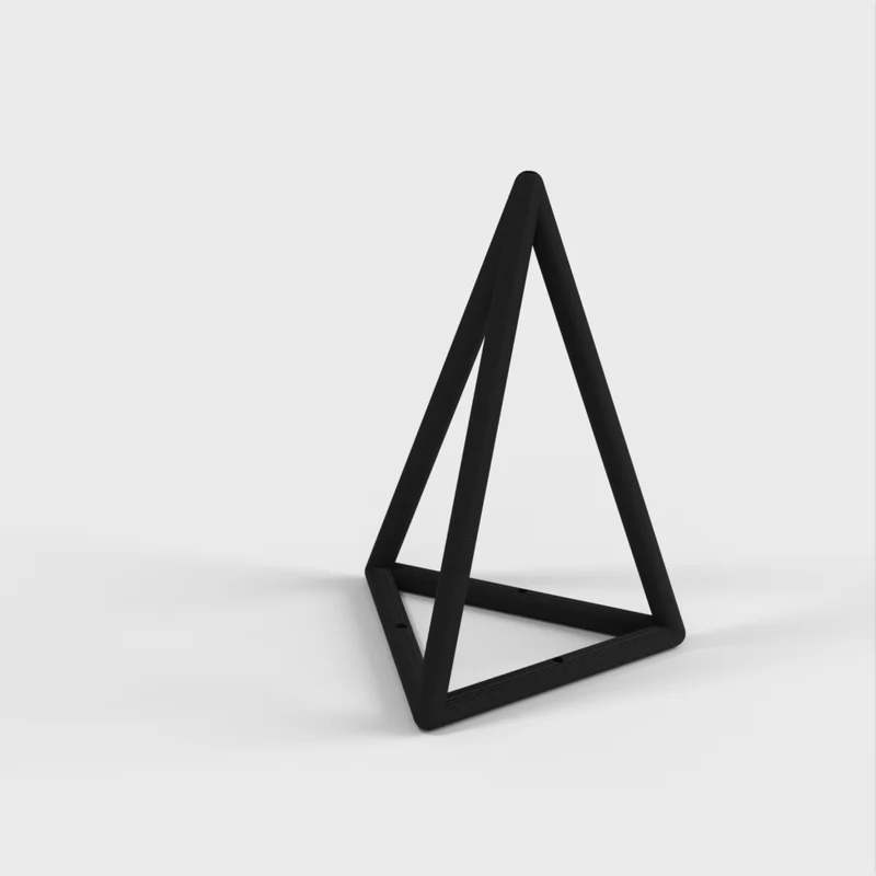 Cadre pyramidal triangulaire régulier