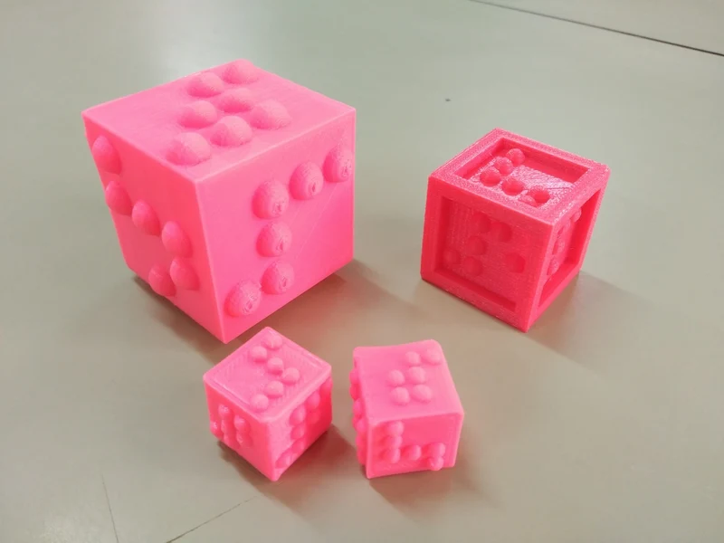 Dés en braille pour les personnes malvoyantes