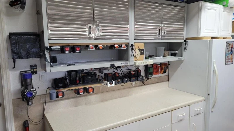 Support mural pour batterie et chargeur Black + Decker 40V