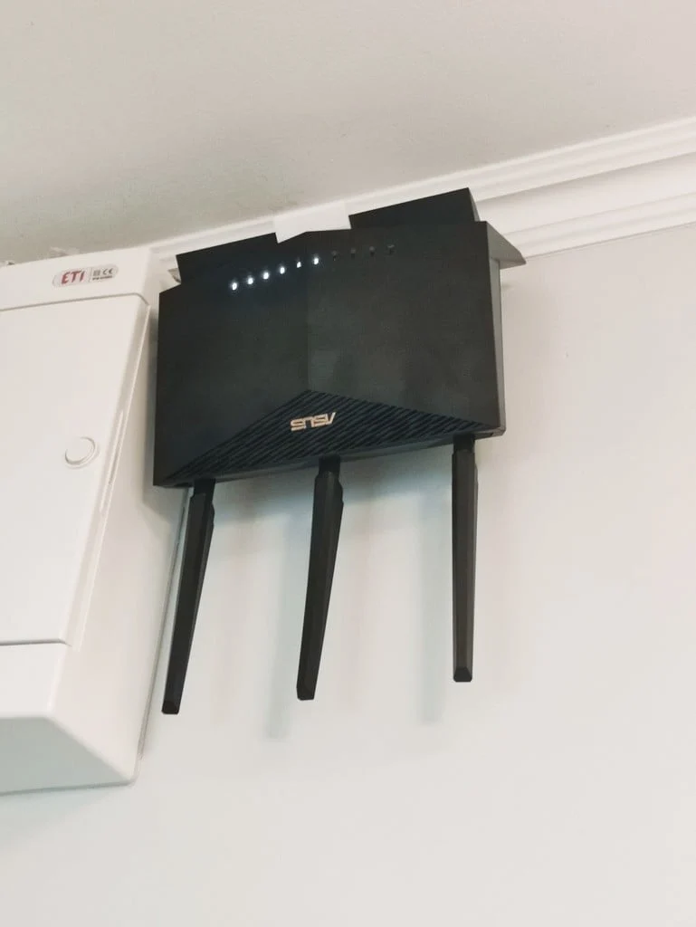 Support mural pour routeur Asus RT-AX86U/S