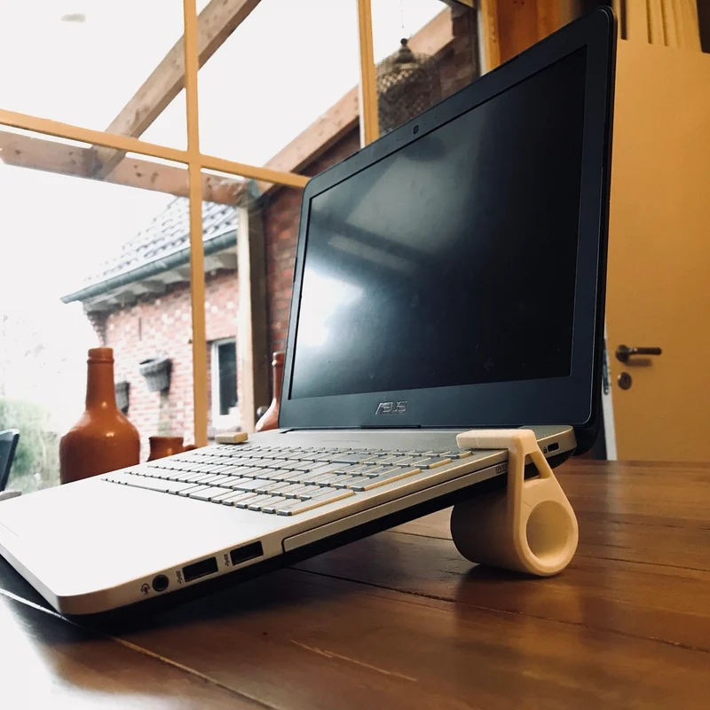 Support pour ordinateur portable pour les jeux et le rendu