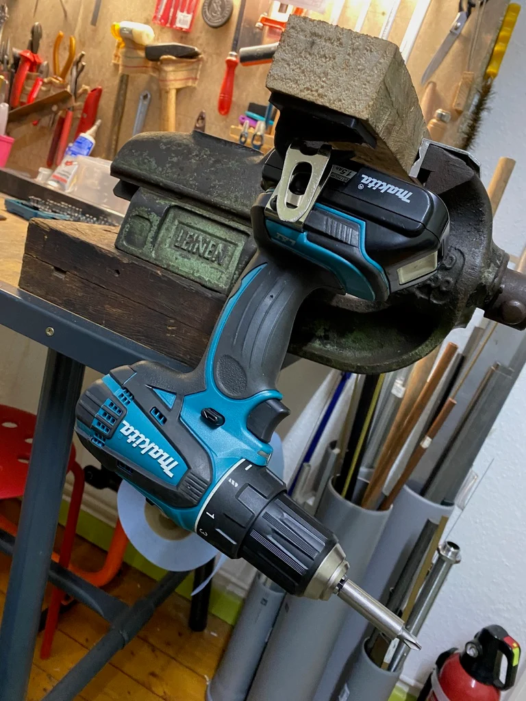 Support mural pour batterie et outils MAKITA 18V