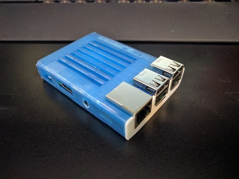 RPI2/3 Boîtier avec espace pour plaque de refroidissement