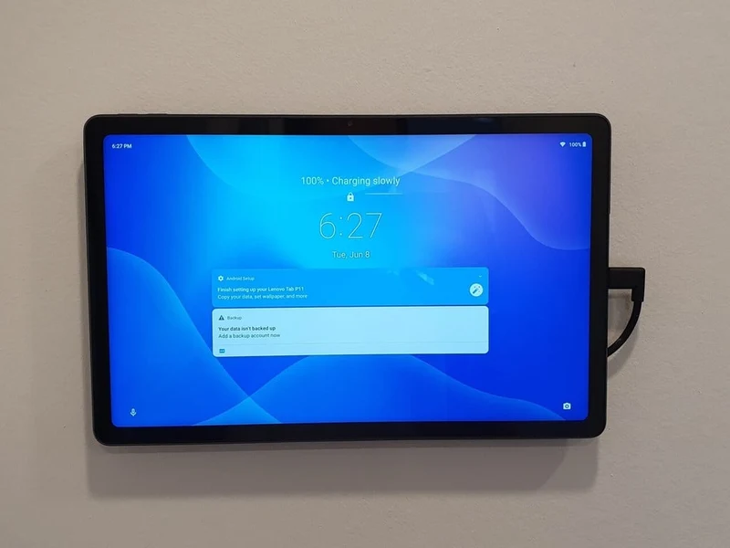 Support mural flottant pour tablette avec support chargeur