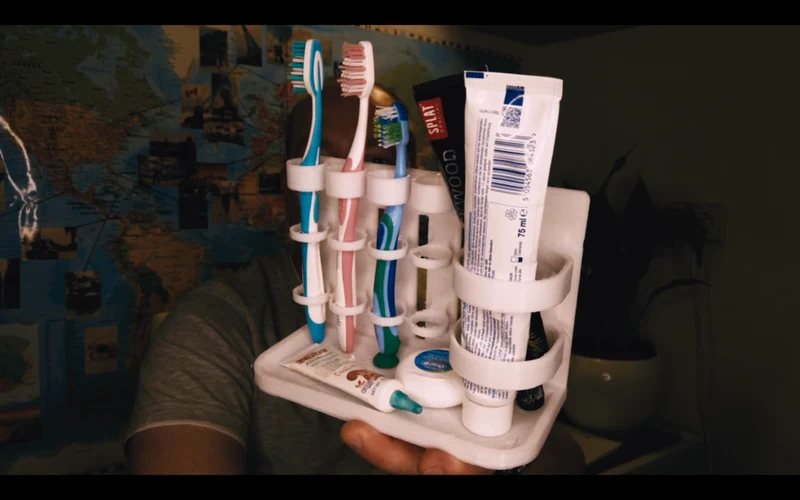 Organisateur de salle de bain pour brosse à dents et porte-dentifrice