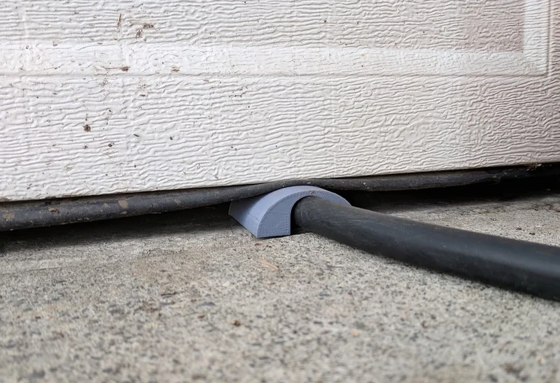Pass de porte de garage pour câble de recharge EV
