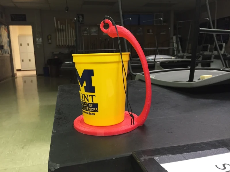Démonstrateur de force centripète pour une tasse de café