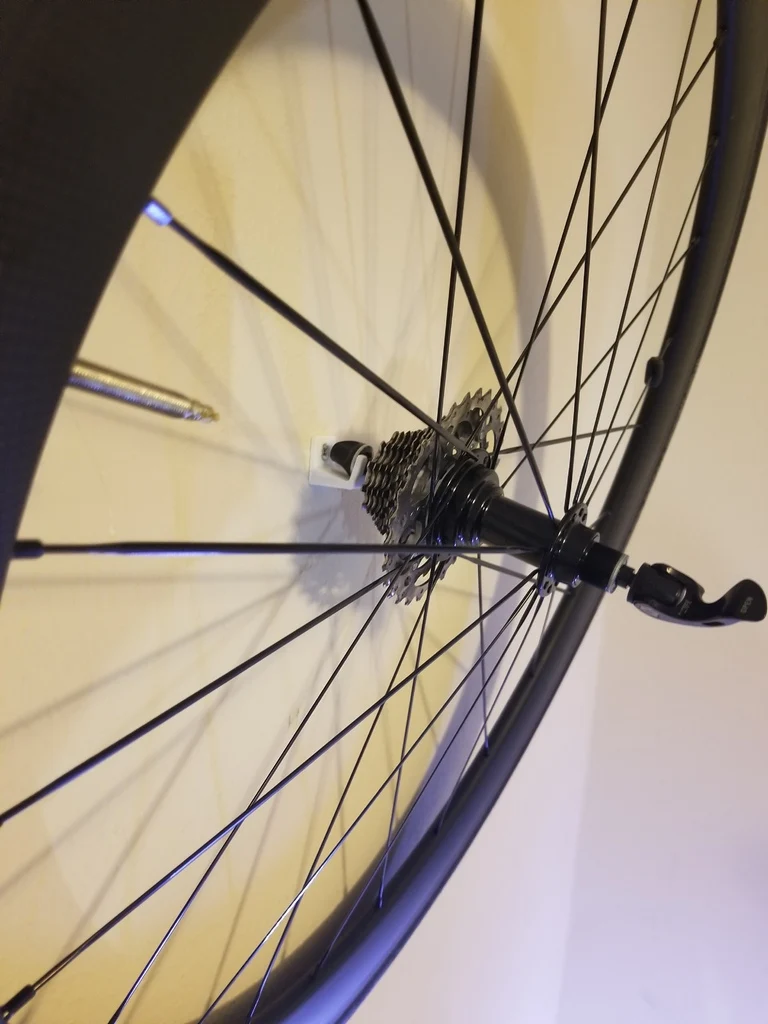 Support mural pour roues de vélo de course