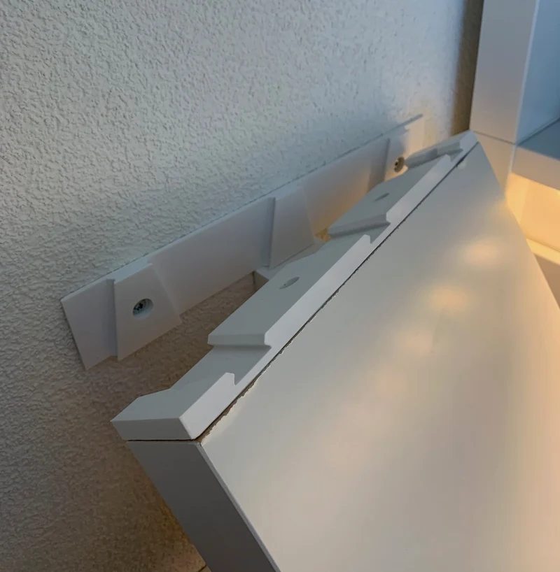 Montage mural amélioré pour l'étagère IKEA Lack