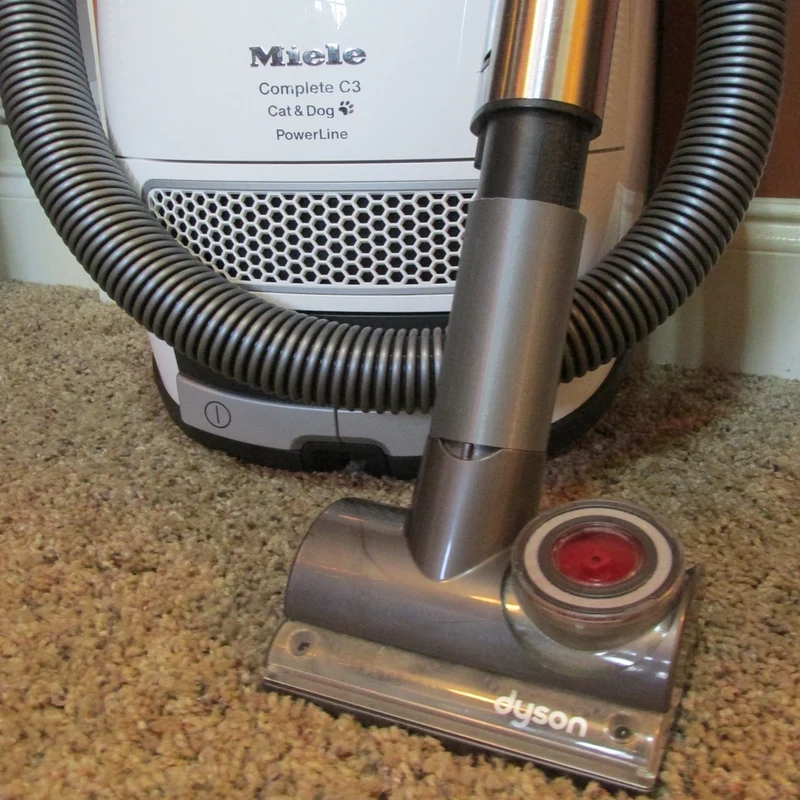 Adaptateur pour aspirateur pour utiliser les anciens accessoires Dyson avec Miele Complete C3