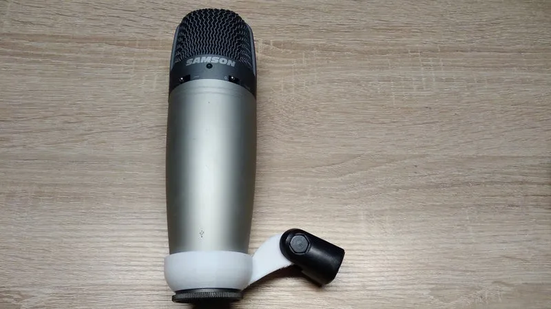 Remplacement du support de microphone Samson C03U