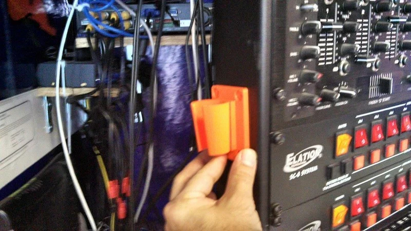Support de microphone pour montage en rack