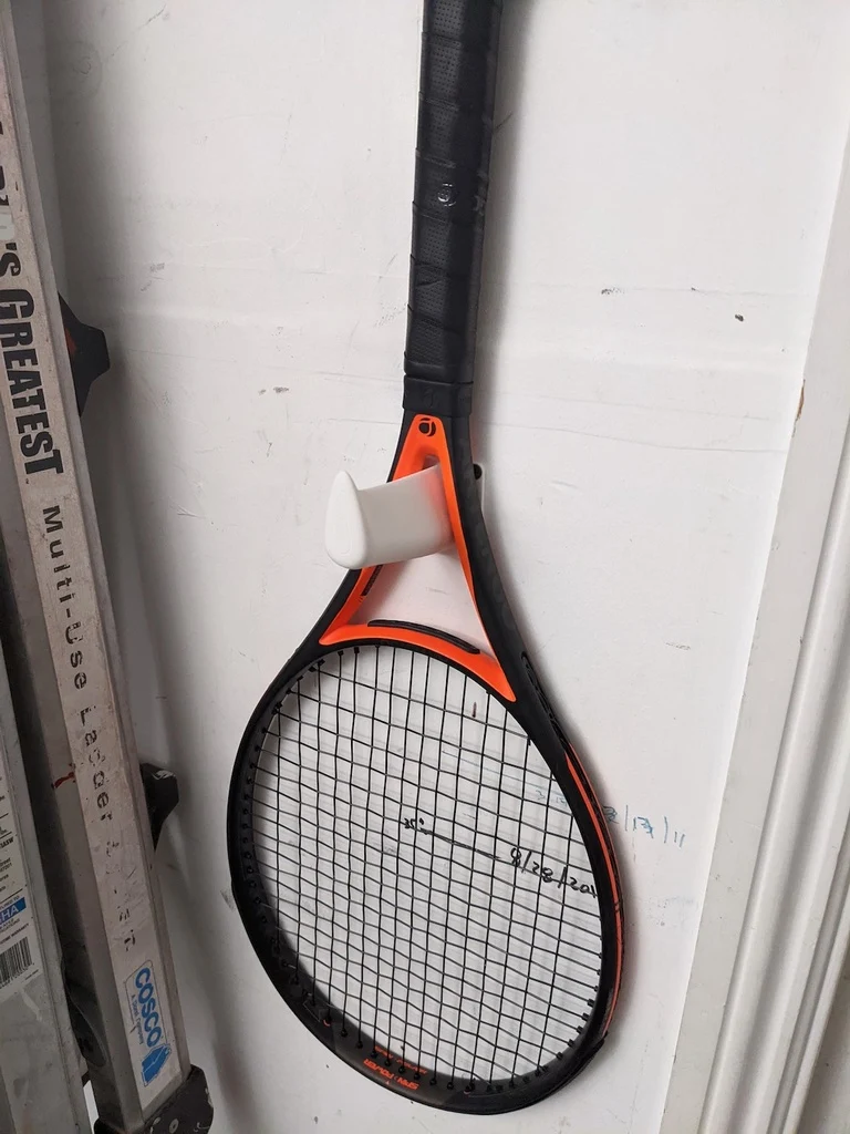 Support mural pour raquettes de tennis