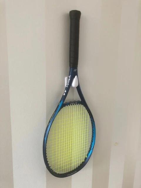 Support mural simple pour la raquette de tennis
