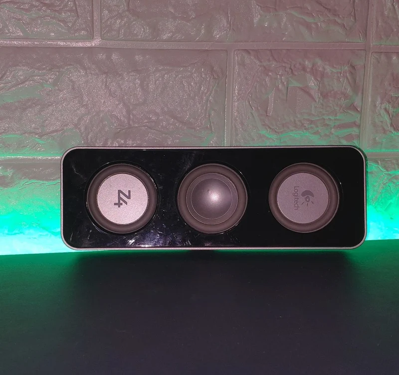 Support pour haut-parleurs Logitech Z4 pour bureau Ikea Bekant (2 pièces)