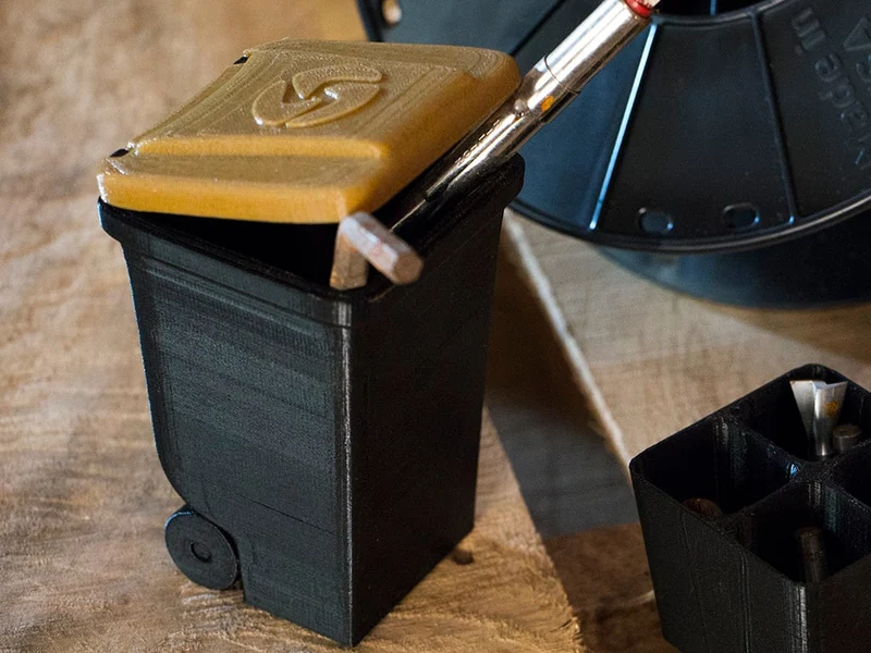 Mini-poubelle pour organiser les petits objets