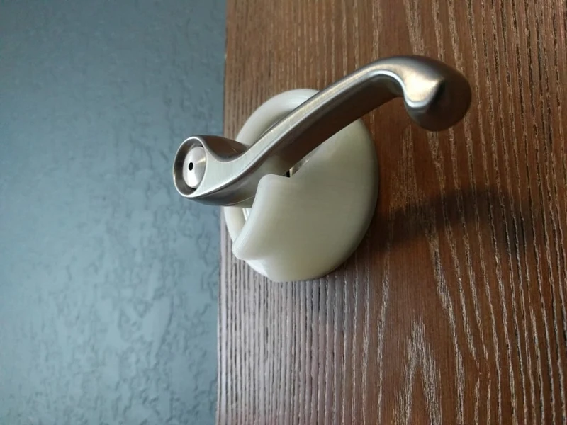 Poignée de porte à l'épreuve des enfants