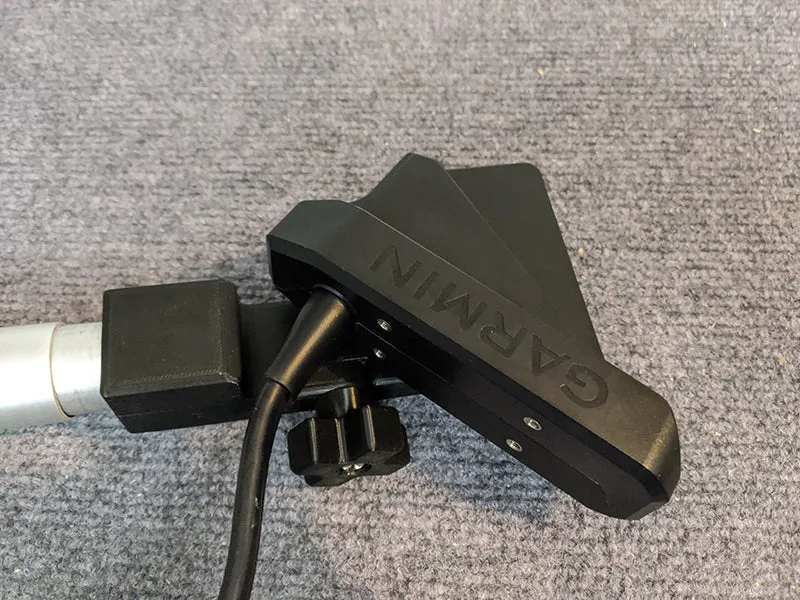 Support de poteau pour transducteur de sonar Garmin Livescope avec vue vers l'avant, vue vers le bas et vue en perspective