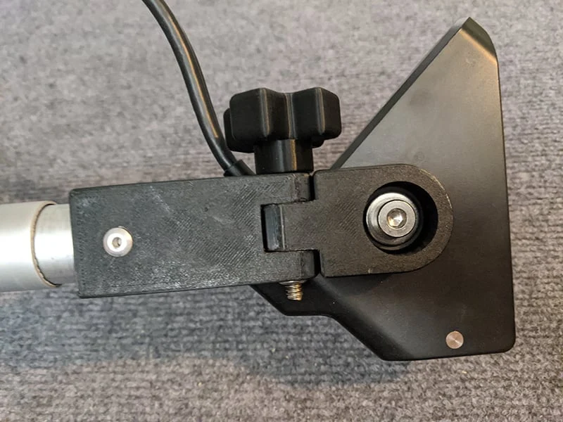 Support de poteau pour transducteur de sonar Garmin Livescope avec vue vers l'avant, vue vers le bas et vue en perspective