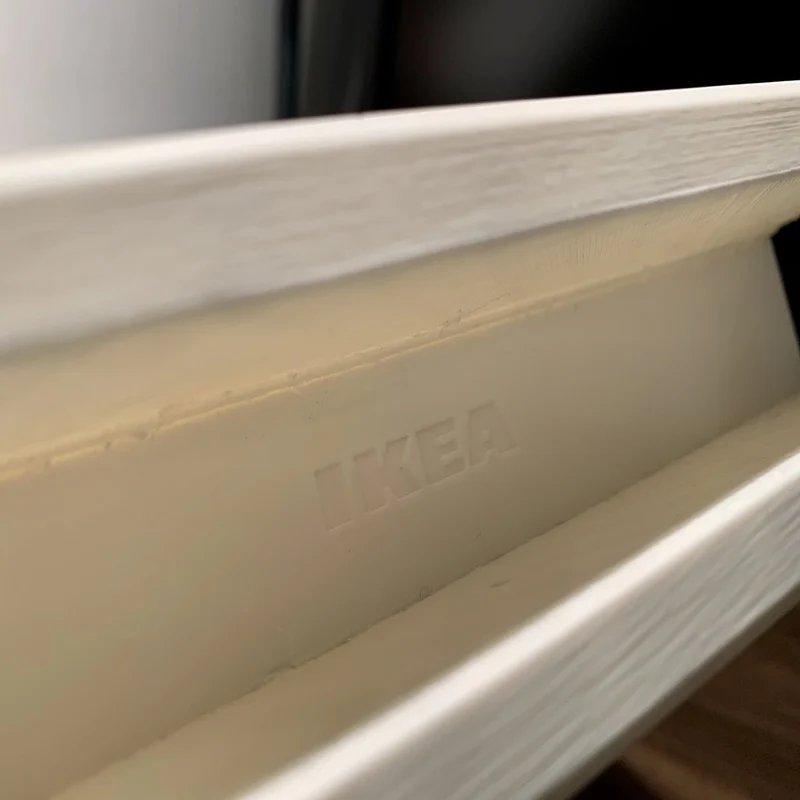 Table de nuit IKEA MALM pour téléphones portables et autres