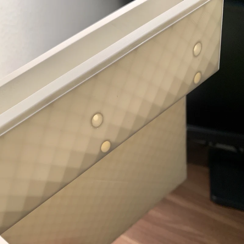 Table de nuit IKEA MALM pour téléphones portables et autres