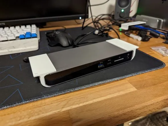 Support sous le bureau pour hub Belkin Pro USB-C