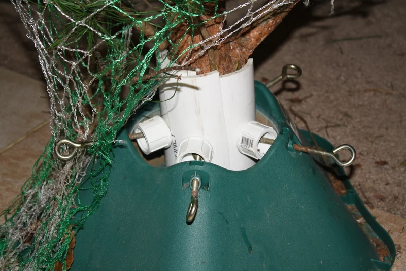 Stabilisateurs de support d'arbre de Noël de RebelTaz