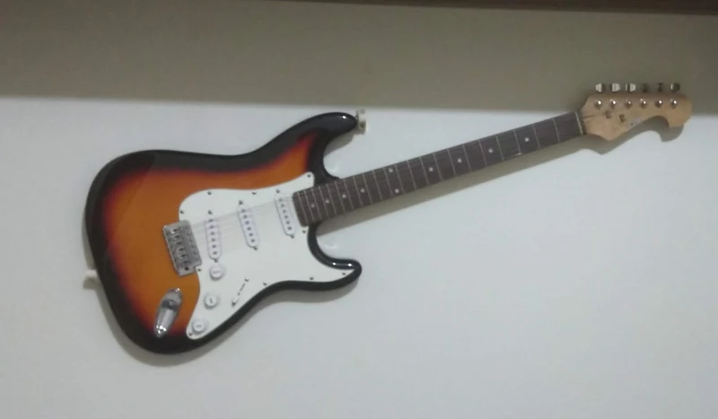Suspension minimaliste pour guitare électrique