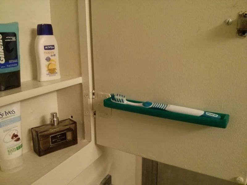 Porte-brosse à dents peu encombrant