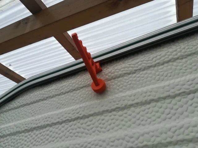 Œillet et crochet pour rail de jonc de 7 mm pour camping-car