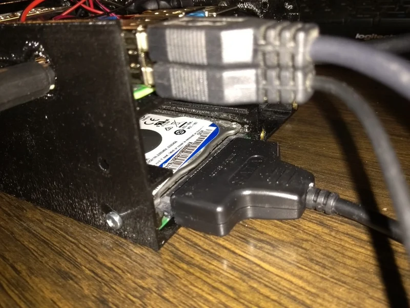 Boîtier de bureau pour Raspberry Pi 4B avec espace pour alimentation et disques SATA
