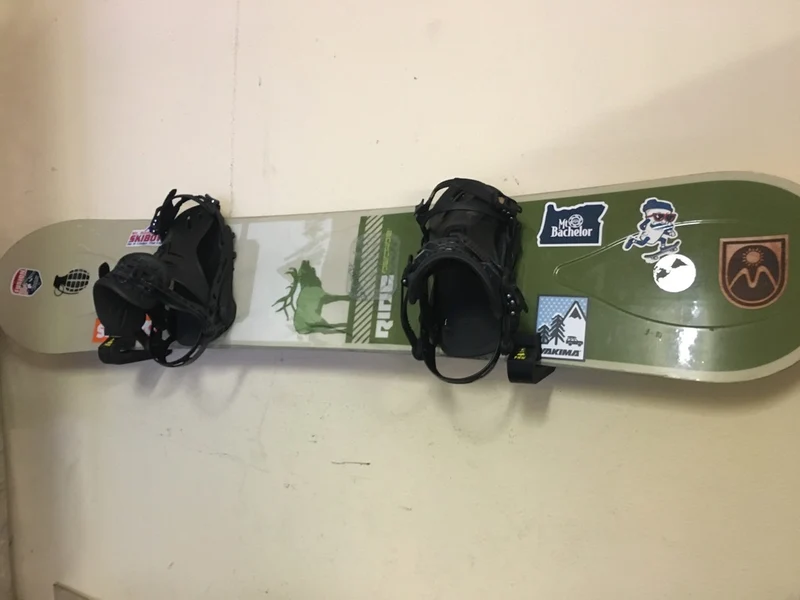Fixation murale pour Snowboard