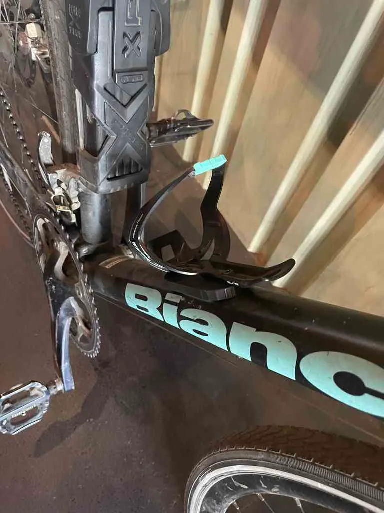 Support de porte-bouteille caché pour vélo
