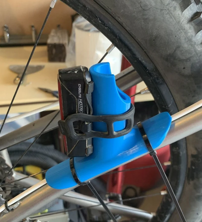 Support de lumière de vélo sécurisé pour la base arrière