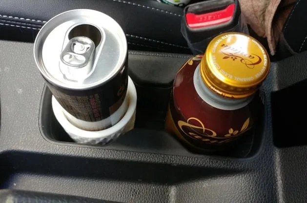 Adaptateur pour petites canettes pour le grand porte-canettes de la voiture