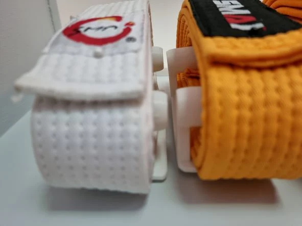 Cintre pour ceintures de Karaté
